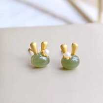 Cute little bunny rabbit and Tian Qingyu South red wax pearl sterling silver stud earrings painless mosquito coil ear clip original