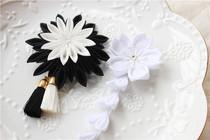 Black and White 12 12 30 cherry blossoms cherry blossoms chrysanthemum and wind