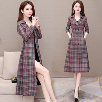 Plaid windsuit Grand coat woman in the middle of 2021 This year Pop the new Spring and Autumn Ocean Gas Aging Thin Coat Mother
