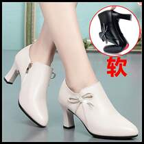 New mother 40 years old shoes soft bottom spring and autumn middle heel single shoes womens shoes 2021 new middle-aged thick heel leather