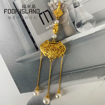 Fulai Island gold pendant pure gold 999 lotus micro-carving gold lock pressing lapel fashion new retro pure gold jewelry for women