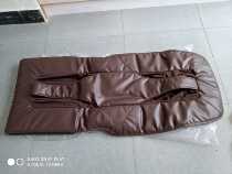 The Elust SL-A385 massage chair is covered with wind and leather 