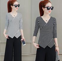 Long-sleeved striped t-shirt womens autumn Korean version v-neck small shirt Young and middle-aged clothes loose and thin mother large size