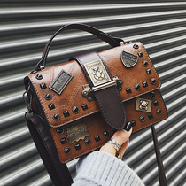 Advanced Sensation Packet Bag Woman New Tide 100 Lap Single Shoulder Diagonal Satchel Hand Fashion Retro Rivet Small Square Bag