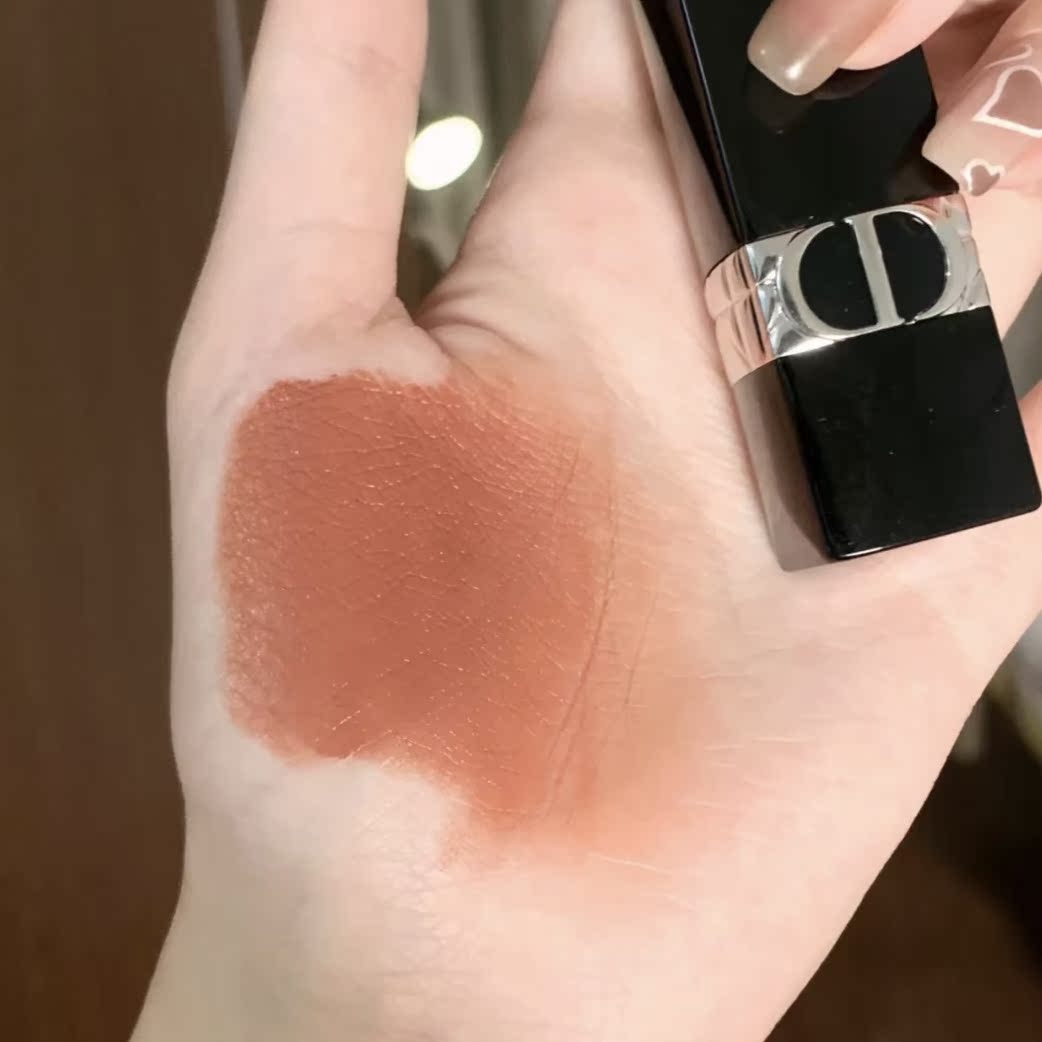 迪奥烈艳蓝唇膏唇膏/口红感受怎样？使用评测口碑如何？
