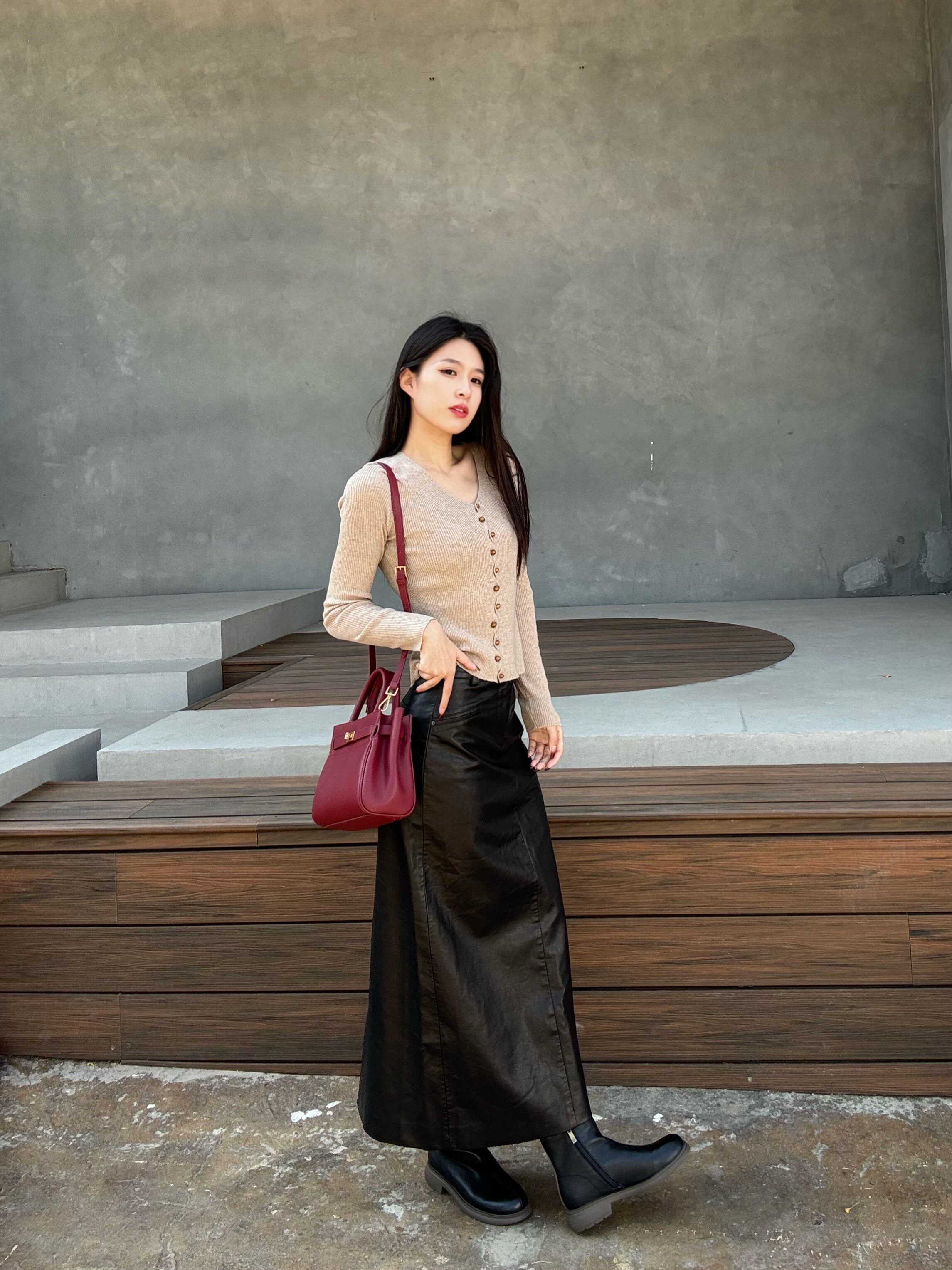 百丽红色新娘婚包 大容量设计装下红包手机 手提斜挎两用更实用