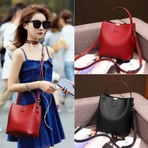 Hong Kong Kitty Pet Bag Universal Packet 2021 New 100 Hitch Lading Shoulder Skewed Satchel Fashion Bucket Bag