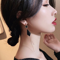 Ultra-Andromeda Face Thin Titanium Steel Earrings Woman Han Edition Brief long Black Rhomboid Mesh Red Streaming Suear Pendant Senior Sensation