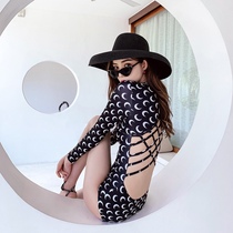 Full printed beautiful girl strapless backless sunscreen long-sleeved one-piece swimsuit covering belly and showing thin sexy vacation snorkeling bikini