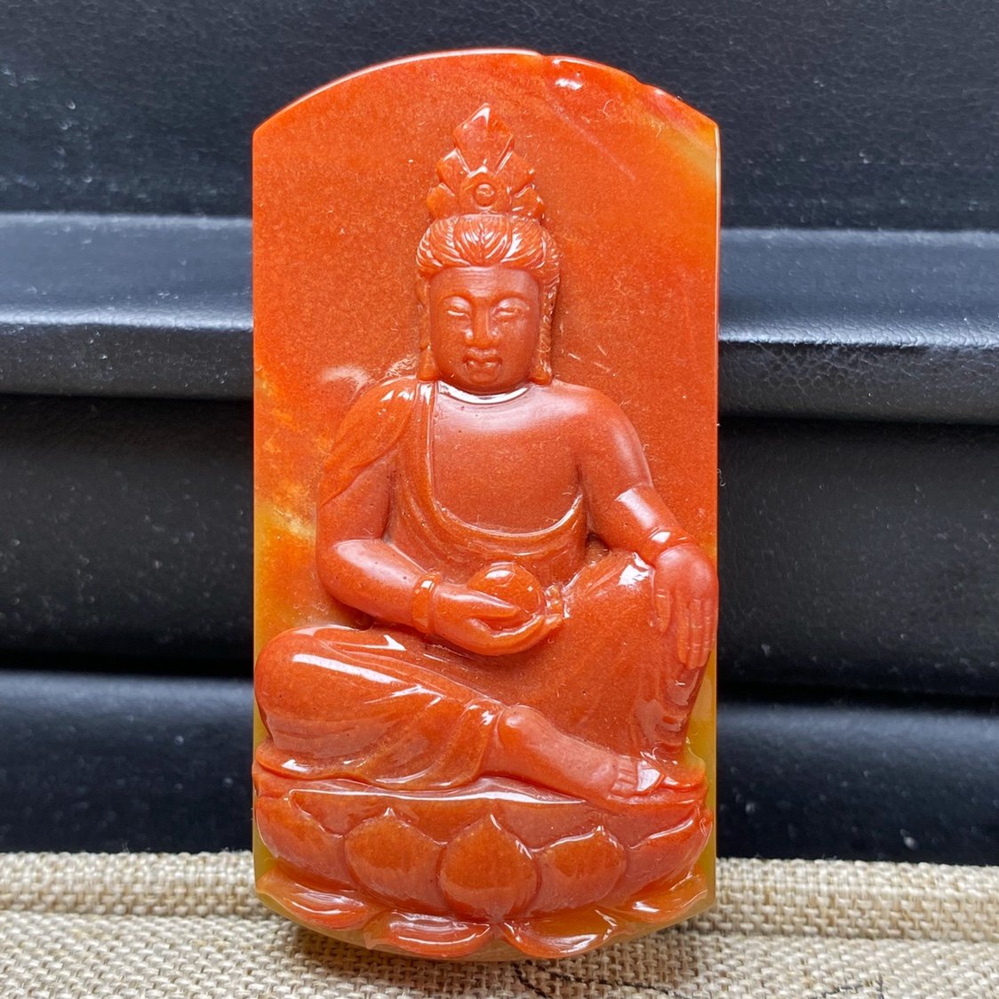 Natural Yunnan Huanglongyu Free Guanyin Blessing Pendant Longling Material Guanyin Bodhisattva Pendant Certificate