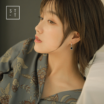 Mrs. Shen S925 sterling silver earrings temperament Korean personality simple black glossy star earrings fashion small earrings