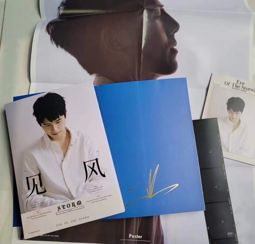 Liu Hao Zhan's autograph to see Wind Magazine Books and magazines Write a real collection poster postcard event pro-sign Pareal Perimeter