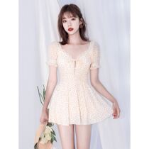 (net red with) fairy fan lovely Japanese girl sweet belly thin hot spring conservative student bathing suit