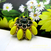 New Hong Kong Macao and Taiwan regions yellow lotus rhinestone sweater suit mink coat skirt decorative buttons 27mm