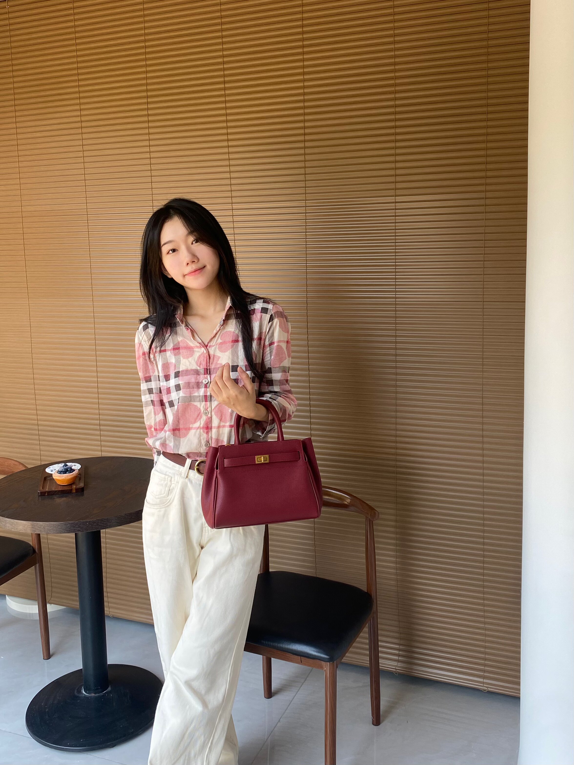 百丽红色新娘婚包 大容量设计装下红包手机 手提斜挎两用更实用