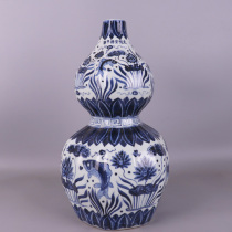 Daming Xuande blue and white fish algae Picture gourd bottle antique antique old goods unearthed collection study ornaments