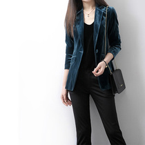 Japanese women's Hepburn wind golden velvet suit jacket female design sense niche new short small suit