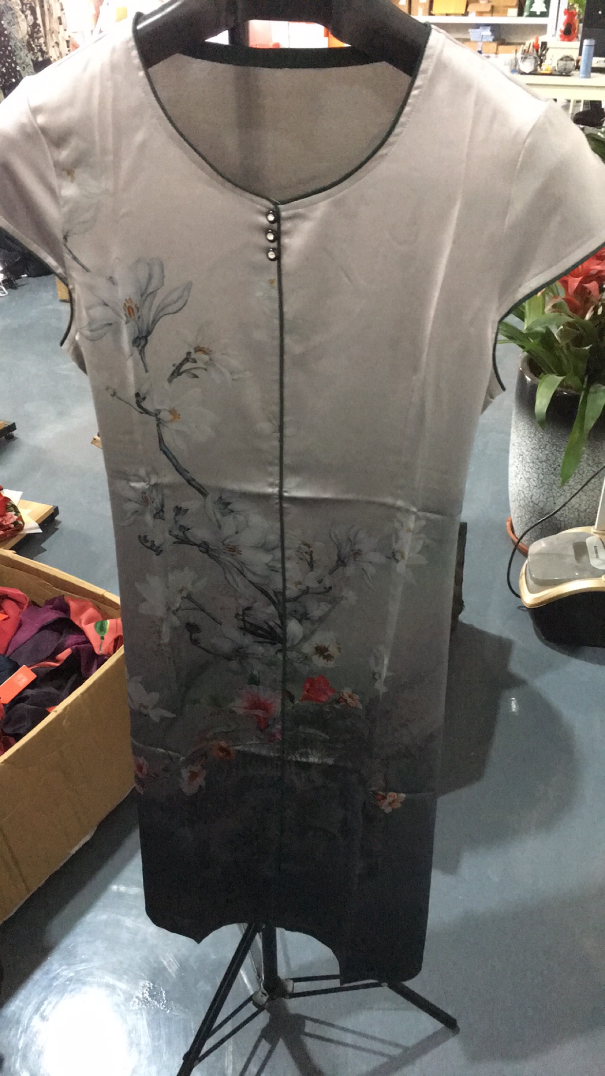 Mother 3 a 3 silver gray color.