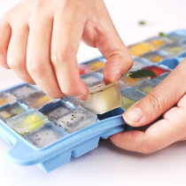 Creative household silicone ice grid with lid large ice cube mold ice box made ice cube mold