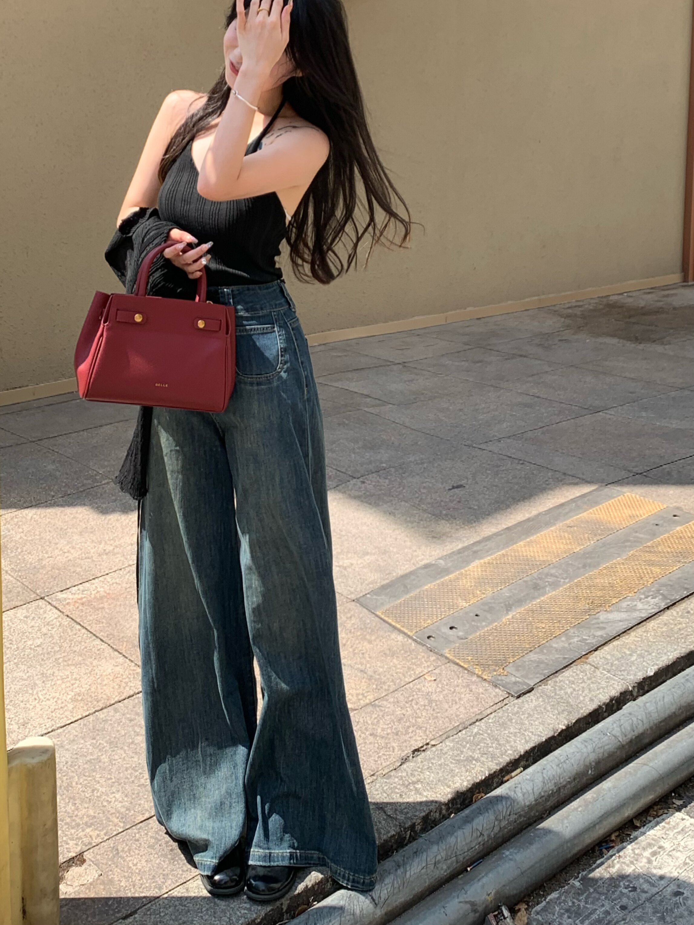 百丽红色新娘婚包 大容量设计装下红包手机 手提斜挎两用更实用