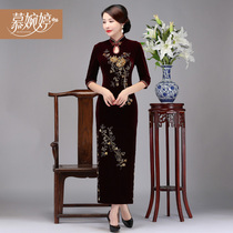 Middle-aged and elderly mother wedding golden velvet improved cheongsam 2021 new autumn long sleeve mother-in-law banquet dress