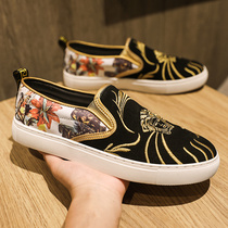 Sails cloth shoes Mens sloth One foot pedal Fall casual 100 lap old Beijing cloth shoes Social spirit Small group of beans Bean Tide Shoes