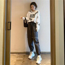 The new Korean version of Yesterdays fashion fried street letter pullover sweater with high-waisted overalls casual two-piece suit