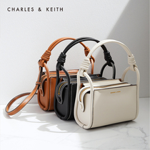 CHARLES & KEITH Niche Design CK2-50781482 WOMEN Quilted portable shoulder BAG