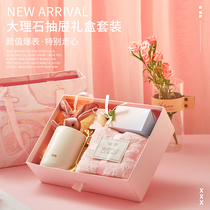 Wedding hand gift Female companion Festive practical small gift Baby full moon return gift box Heart candy gift box