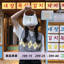 Dongri is a curly college wind Lingge vest female spring and autumn 2021 new casual short knitted vest