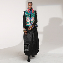  Cloud decoration totem original design womens horse clip old embroidery hand embroidery ethnic style plate Golden lion thickened and hairy vest