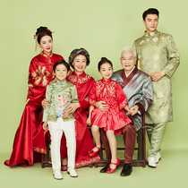 The exhibitions new autumn and winter Chinese all-family fortune One family of six world shadows photography costumes