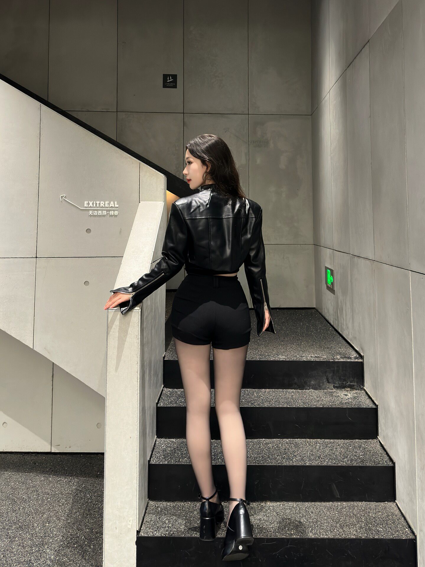 小野和子冬季黑丝光腿神器 加绒双层设计保暖不臃肿 替换装方便实用