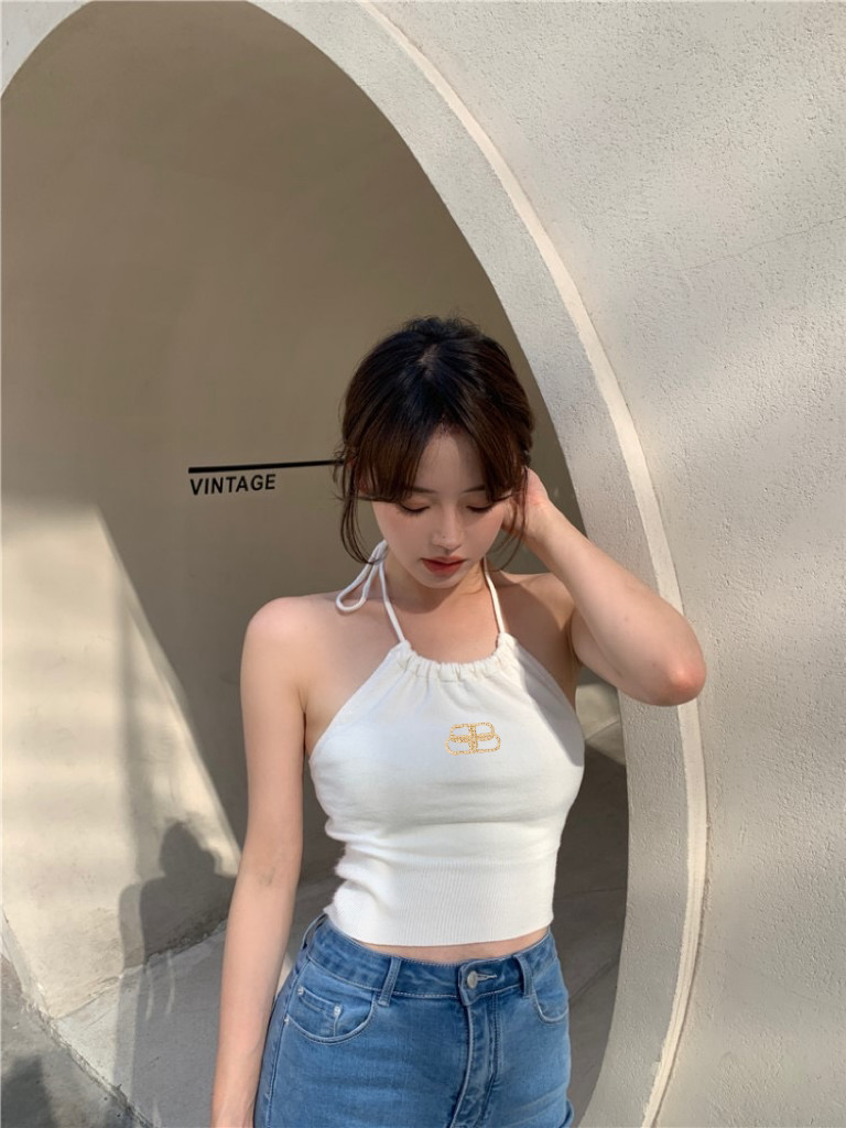禾莎时尚辣妹挂脖吊带背心 修身显瘦短款设计 外穿内搭都高级 别致百搭