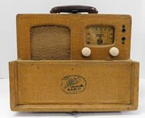 Antique WWII 1940 Zenith 5-g-401 Universal radio radio test and work
