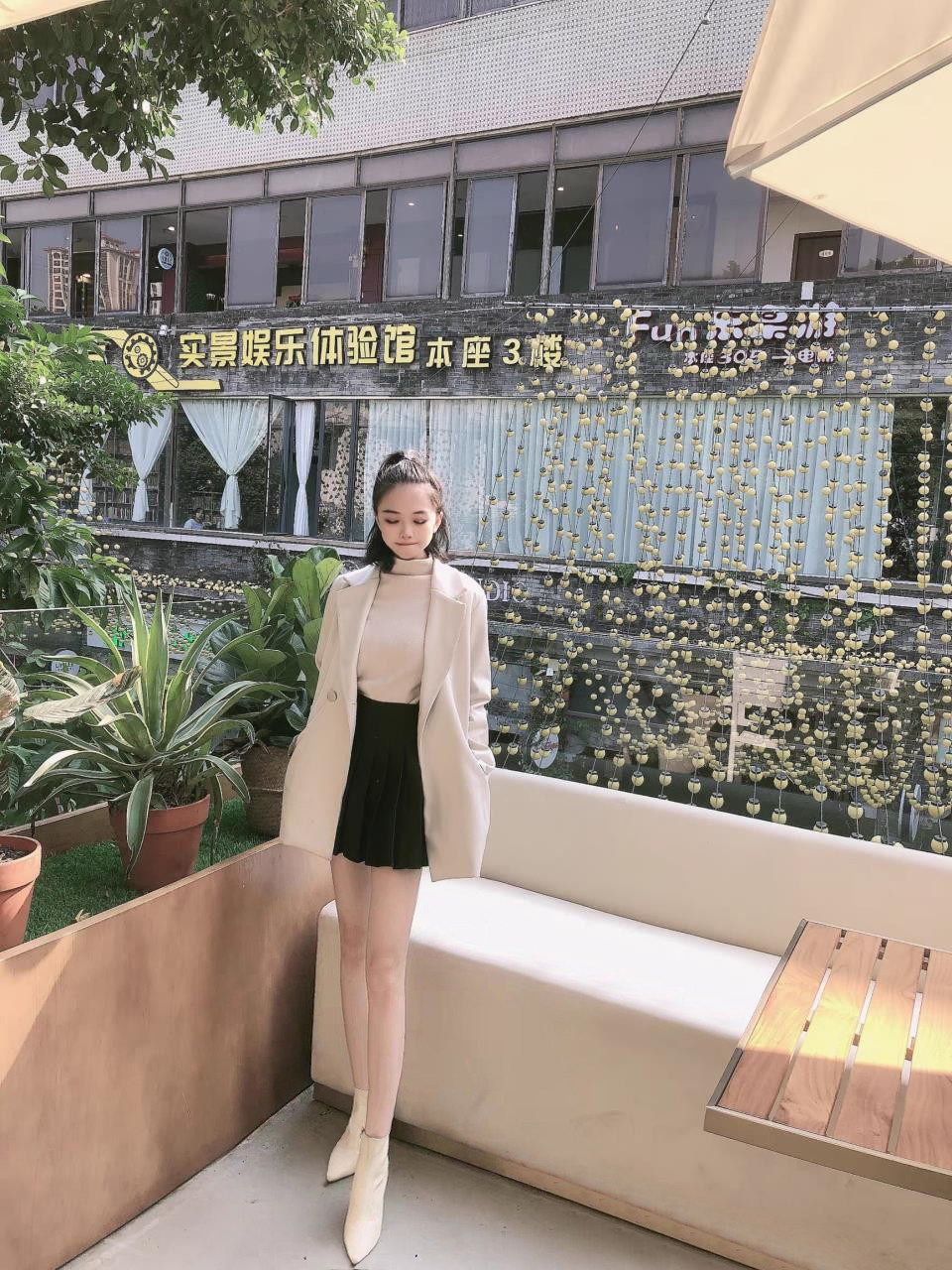 罗曼风情秋冬米色尖头高跟短靴 细跟瘦瘦靴设计拉长比例 加绒保暖不臃肿
