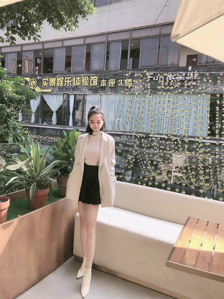 罗曼风情秋冬米色尖头高跟短靴 细跟瘦瘦靴设计拉长比例 加绒保暖不臃肿