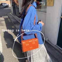 Fat fat homemade bag female 2021 new ins shoulder oblique cross advanced sense net red woven wild small square bag tide
