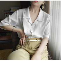  Ya Ge Ge white suit collar short-sleeved shirt womens design sense niche loose fashion Western style shirt womens Hong Kong style summer