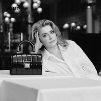 The AMI mens and womens classic designer cowhide Le Déjà-Vu quilted commuter tote