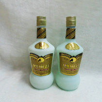 Film and TV props Old trademark nostalgia 70s State-run Qingdao First Wine Factory Louangya Tai Empty Wine Bottle Pair