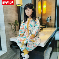 Falling in love with graffiti falls in love with where to draw where to picture where Hosibe sleeping bag has the design of a story