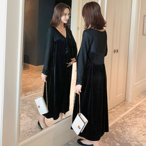 Pregnant womens autumn and winter fashion Korean version of the long V-neck velvet bottom dress tide mother large size autumn dress