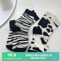 Four seasons can be worn with cute retro midbarrel socks male and female cows pure cotton socks cotton socks