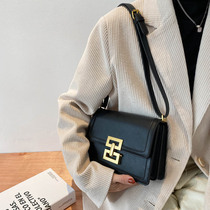 Pick up missed Shanghai bin Large god recommended 2021 lock catch small square bag spring tide brief about single shoulder inclined satchel trend