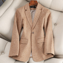 The apricot 100 hitch a small suit jacket woman.