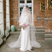 Small fishtail wedding dress recommended with a small wide cover veil simple and generous classic organza travel veil