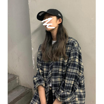 Plaid shirt female design sense niche 2021 autumn and winter New Hong Kong style retro loose slim shirt Joker coat