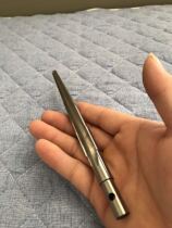 Sound pick-up tail nail hole reaming hinged knife