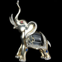 Cuifali Trifari gold sapphire convex round Geely elephant brooch accessories female high-grade temperament